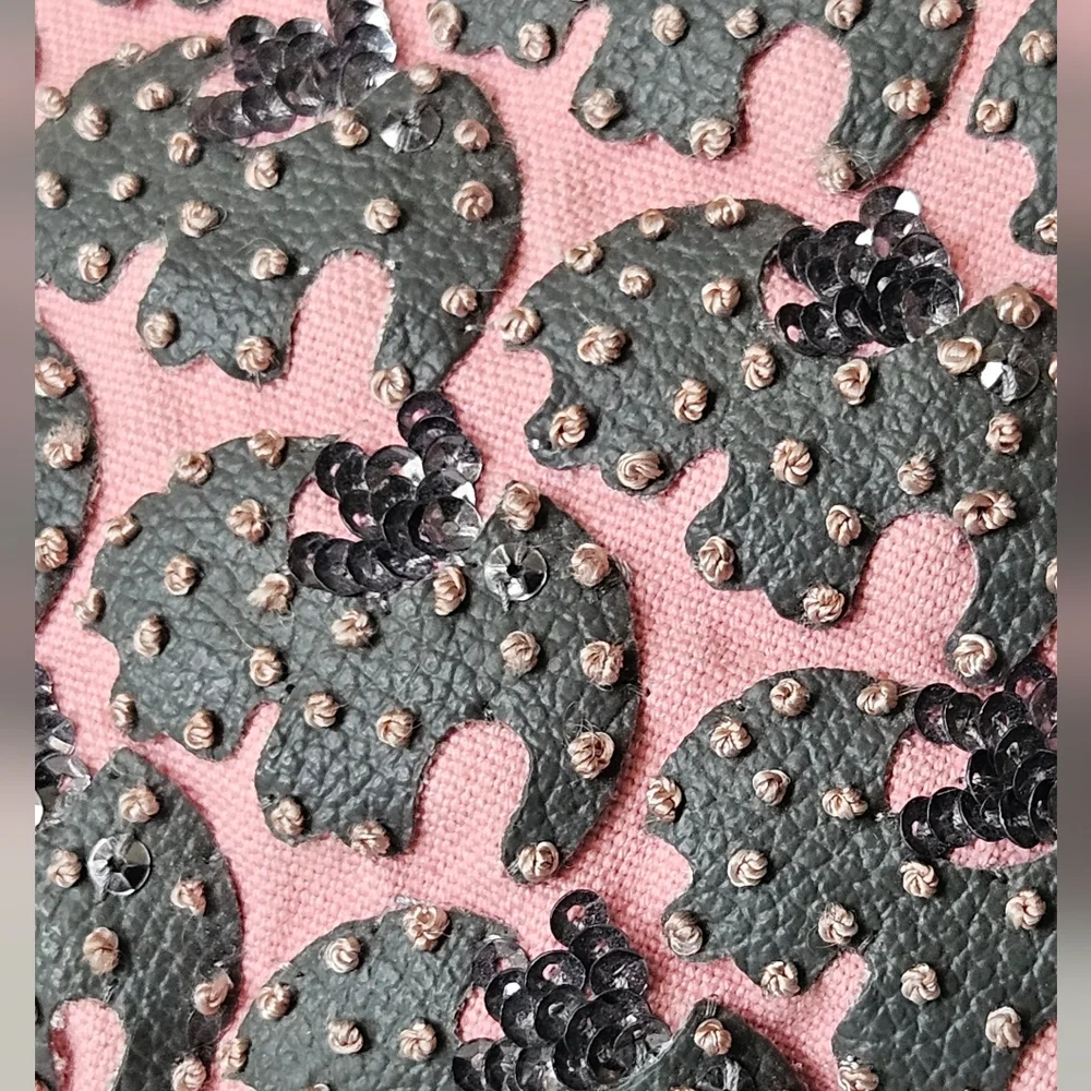 ANTHROPOLOGIE IPA-NIMA Elephant
Kiss Lock Women's Beaded Pink Clutch Wallet - Picture 2 of 14